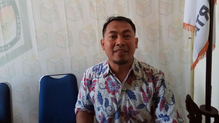 Divisi Pemuktahiran Data dan informasi KPU Solo, Kajat Pamudji Joko Waskito, Senin (18/2). (MP/Ismail)
