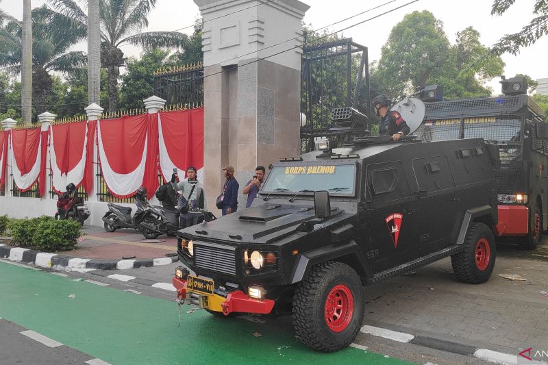 Polisi Tarik Pasukan Rantis Masuk Lagi ke Dalam Gedung DPR