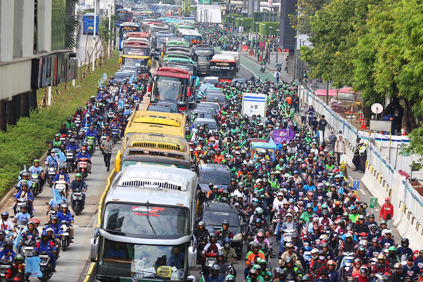 Dari Berbagai Penjuru, Buruh Konvoi Motor Menuju Monas Peringati Hari Buruh 2026