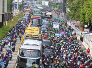Dari Berbagai Penjuru, Buruh Konvoi Motor Menuju Monas Peringati Hari Buruh 2026