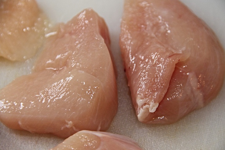 Daging ayam bisa dijadikan bahan utama bekamal. (Foto: Pixabay/manfredrichter / 1108 foto