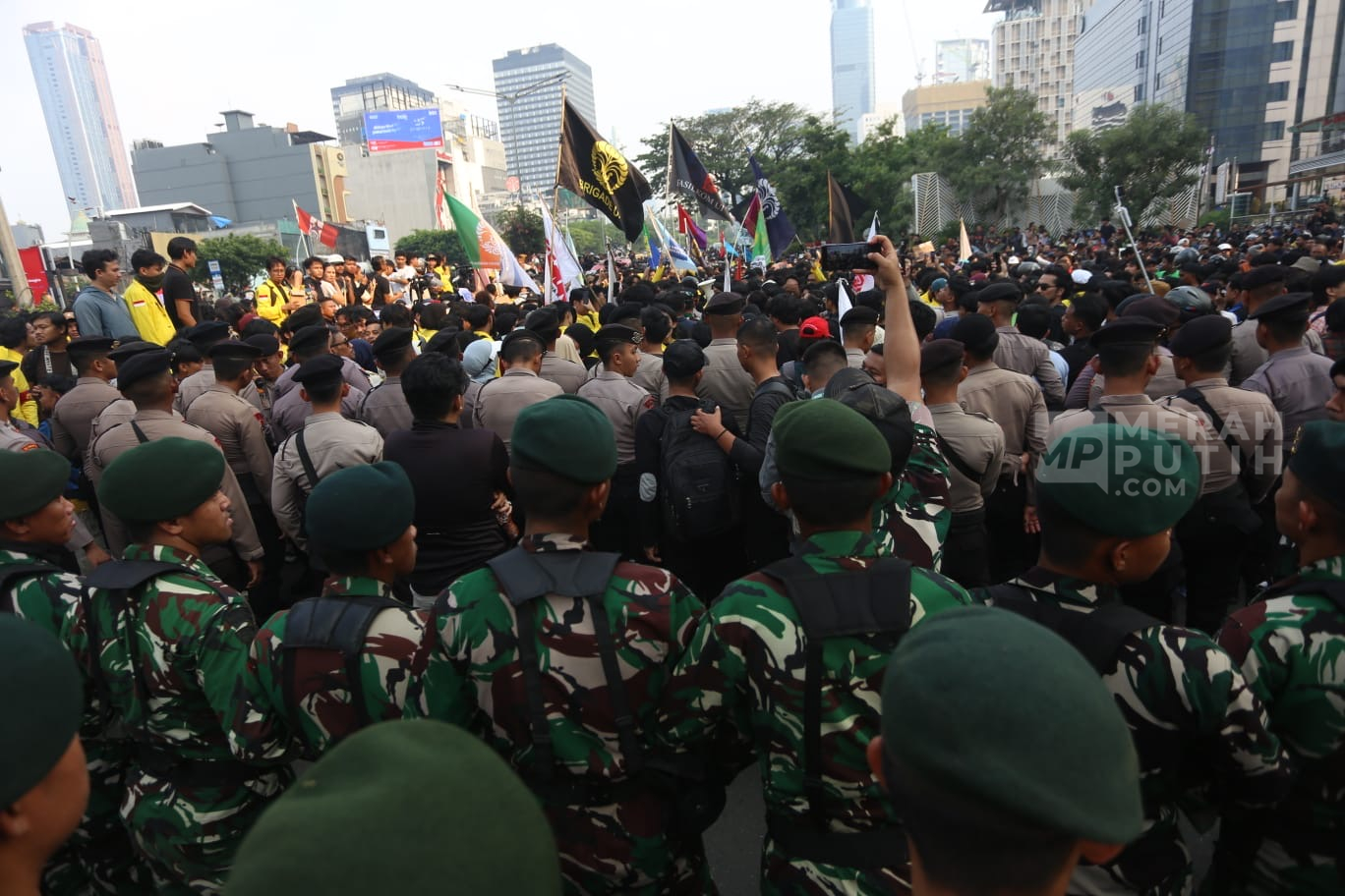 Polisi Tangkap 2 Pembawa Molotov, Diduga Ingin Bikin Rusuh Demo Mahasiswa di HI