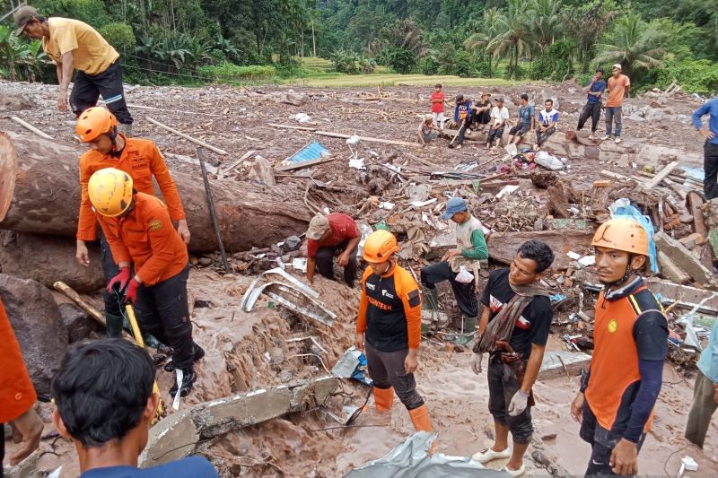 5 Orang Masih Dinyatakan Hilang akibat Banjir di Sumatra Barat