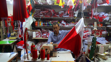 Penjahit Bendera Merah Putih Kebanjiran Order Jelang HUT Kemerdekaan RI ke 79