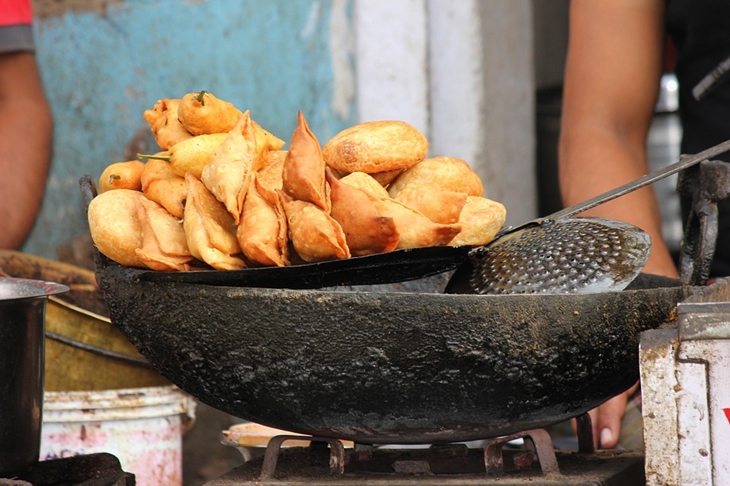 Jangan terlalu lama menggoreng untuk mengurangi jumlah kolesterol. (Foto: Pixabay/Ashish_Choudhary)