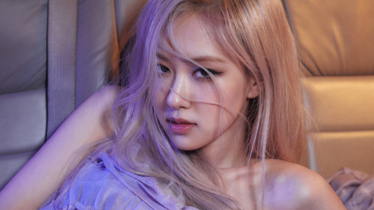 Rose BLACKPINK Dapat Gitar Pink dari John Mayer