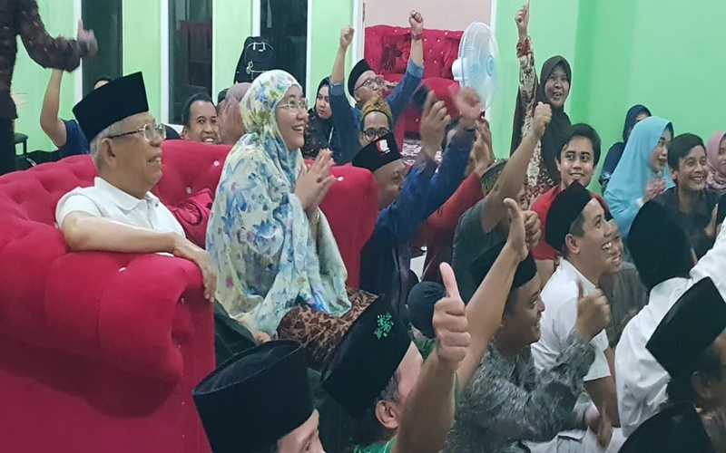 Kiai Ma'ruf Amin mengucapkan selamat kepada skuat Garuda Muda
