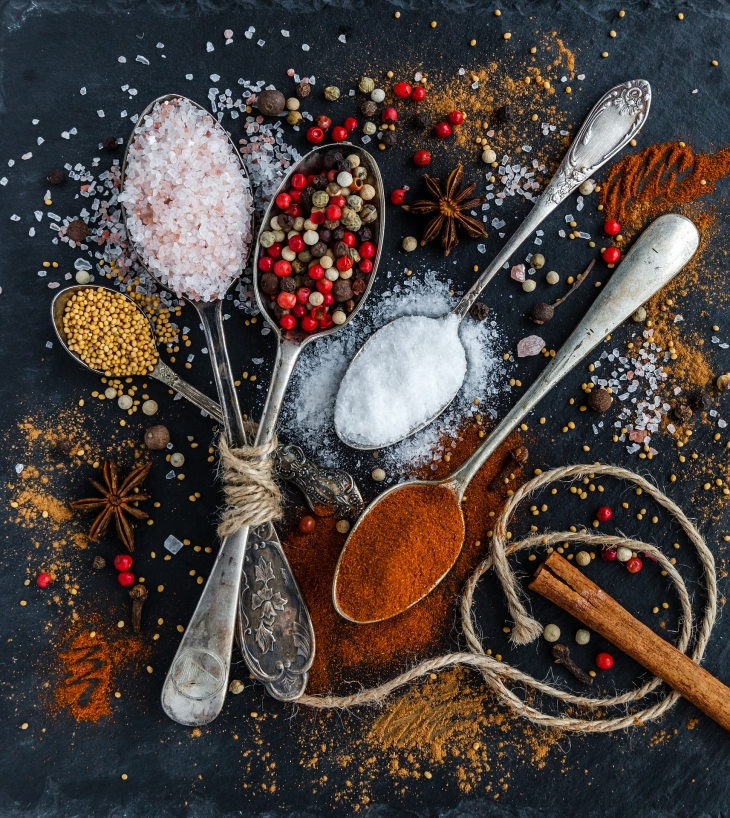 garam ataupun gula putih tidak pernah kedaluwarsa karena terkandung bahan kimia sukrosa (Foto: pixabay/yakovleva)