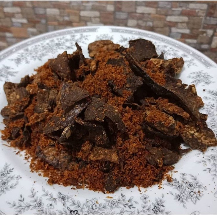 Rendang paru kering. (Foto: instagram.com/rendangomayuli)