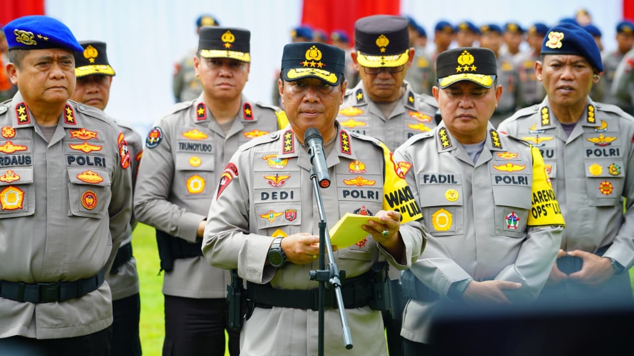 Polri Kerahkan Alat Berat Bangun Fasilitas Air Bersih, Percepat Penanganan Bencana di Sumatra