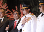 Di Hadapan Warga Jakarta, Sandiaga Bagi-bagi Atribut Seragam Pelantikan