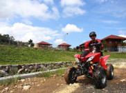Jeep Station Indonesia Resort, Memandangi Gunung Pangrango di Kejauhan