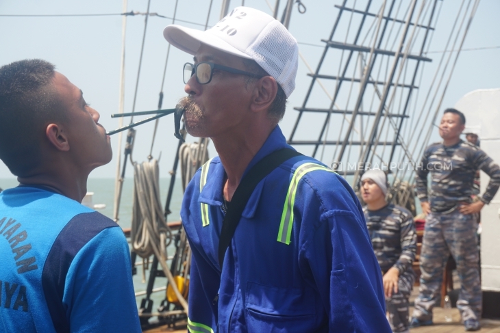 Lomba, salah satu kegiatan saat pelayaran Dewaruci Sailing Experience (MP/Muchammad Yani)