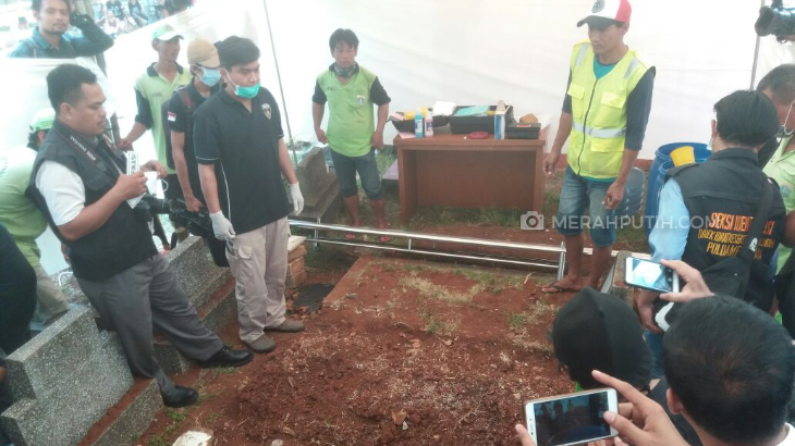 Polisi Bongkar Makam Abi 'Vape'