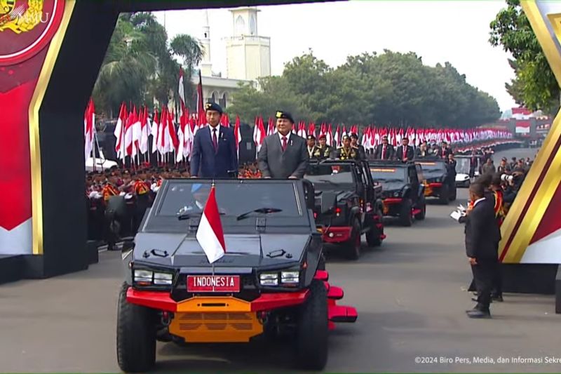 Jokowi dan Prabowo Masuk Mako Brimob Diarak Naik Maung