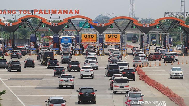 Ilustrasi - Kendaraan pemudik Natal 2020 melintas menuju gerbang Tol Cipali, Palimanan, Cirebon, Jawa Barat, Kamis (24/12/2020). ANTARA FOTO/Dedhez Anggara/rwa/pri.