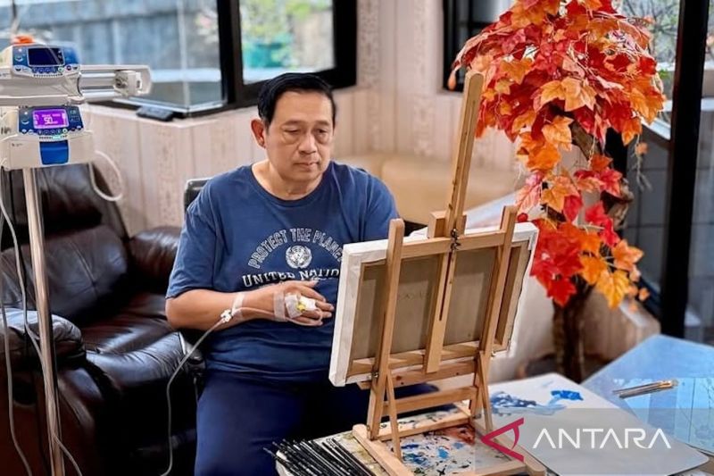 Dirawat di RSPAD, SBY Tuntaskan 1 Lukisan Baru dengan Tangan Terinfus