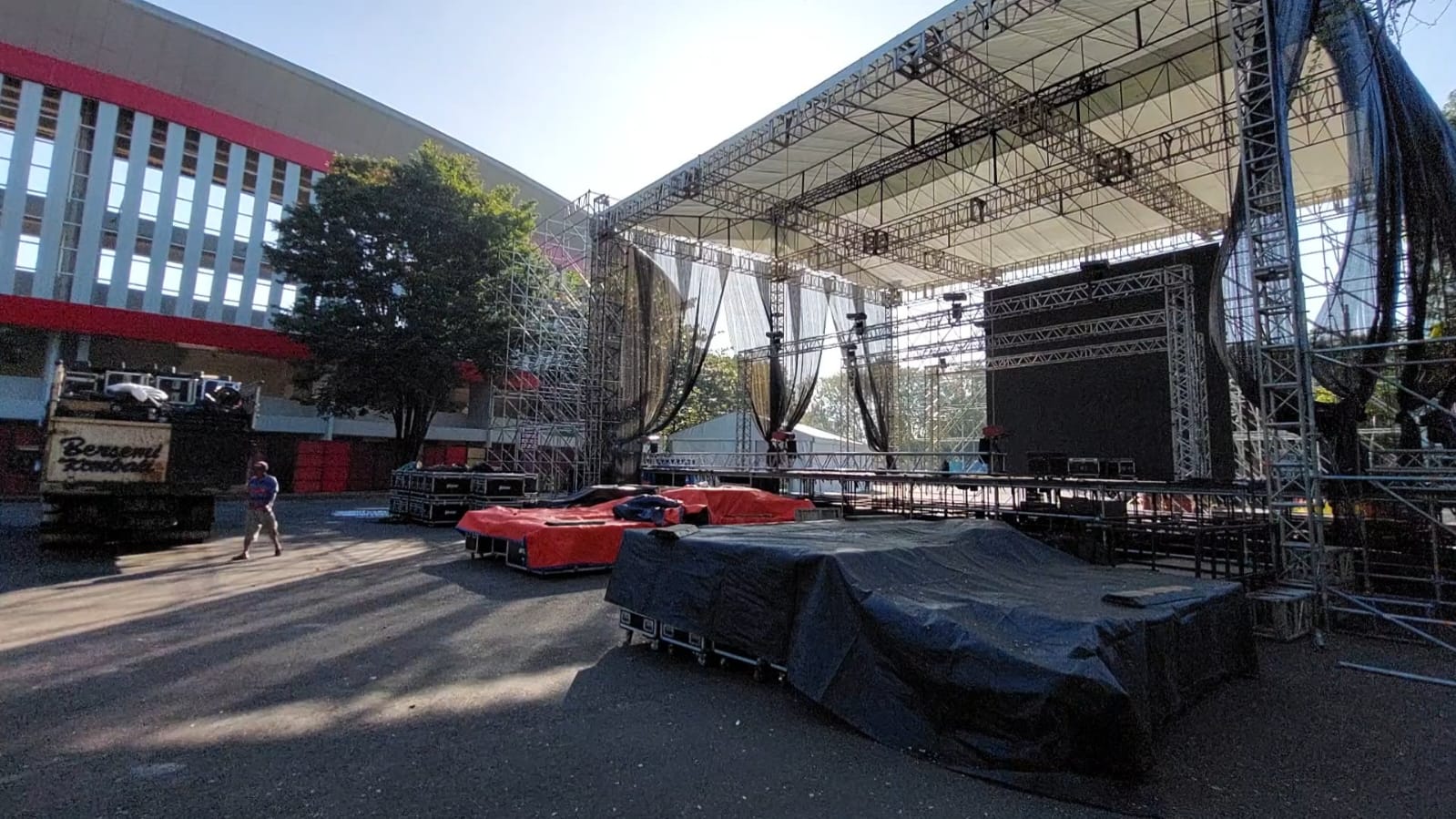 Jelang Konser, Personel Band Dream Theater Mulai Berdatangan