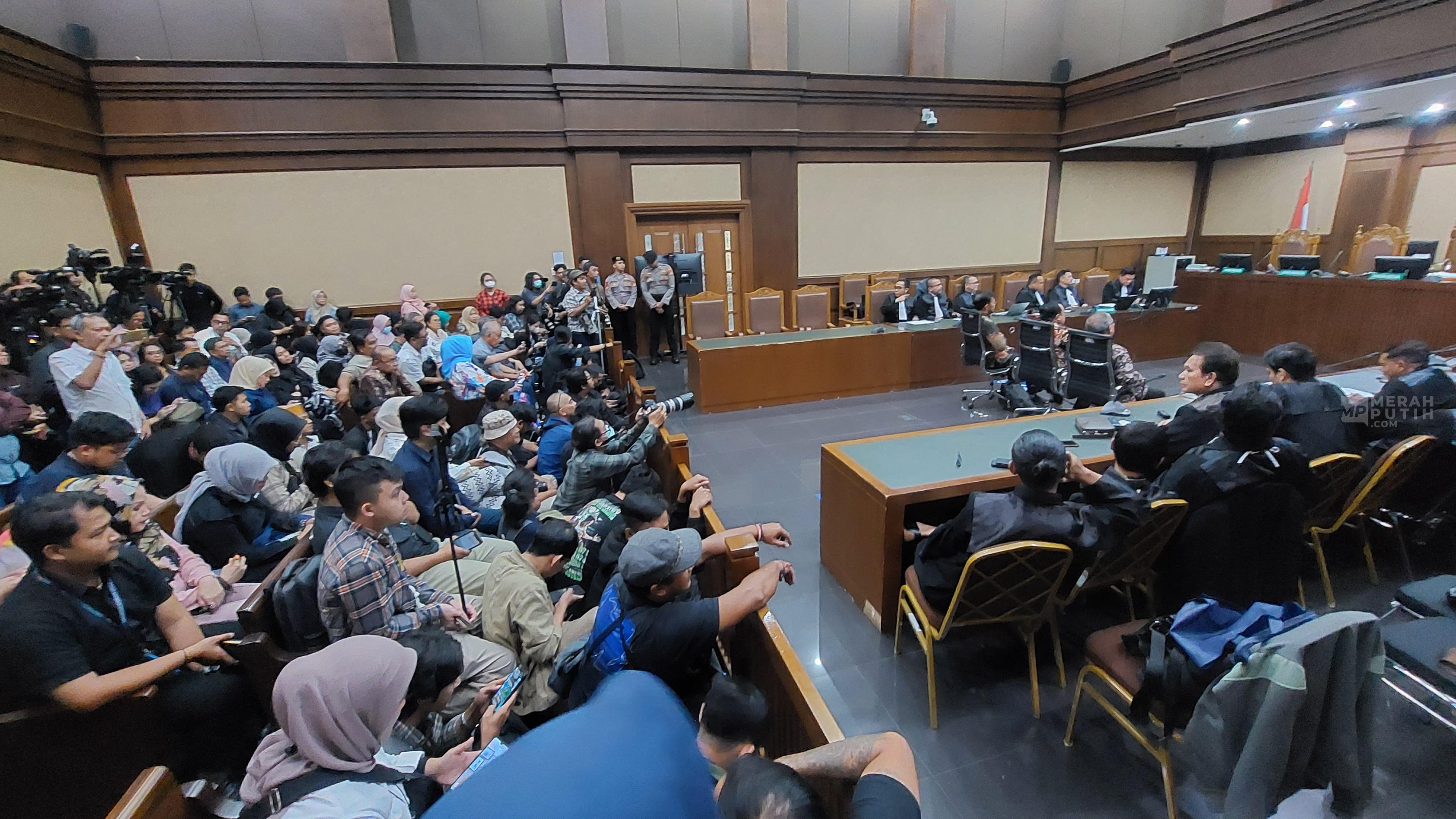 Iwakum Kecam Kekerasan yang Dilakukan Pendukung SYL terhadap Wartawan