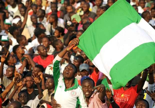 Fans Nigeria Gigit Jari, Ayam Hidup Tak Bisa Masuk Stadion