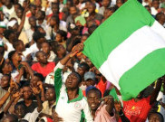Fans Nigeria Gigit Jari, Ayam Hidup Tak Bisa Masuk Stadion