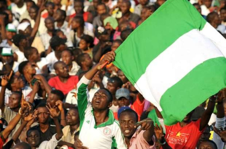 Fans Nigeria Gigit Jari, Ayam Hidup Tak Bisa Masuk Stadion