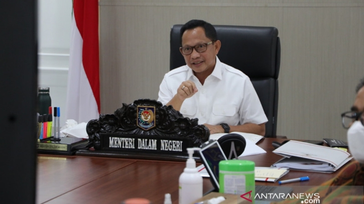 Menteri Dalam Negeri Tito Karnavian menyampaikan sambutan pada Peluncuran Buku Kajian Evaluatif Penanganan Pelanggaran Pilkada 2020 yang diselenggarakan Badan Pengawas Pemilu secara virtual, Kamis (26/8/2021). (Puspen Kemendagri)