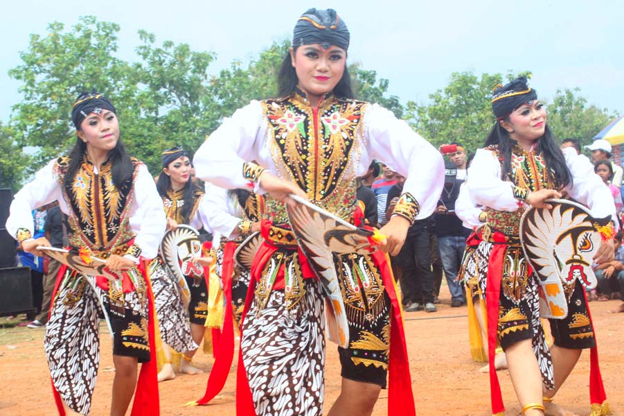 Tari jatil dalam seni Reog Ponorogo (MP/Widi Hatmoko)