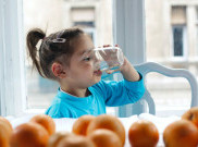 Pemberian Air Putih Berlebihan Bisa Jadi Faktor Stunting pada Anak