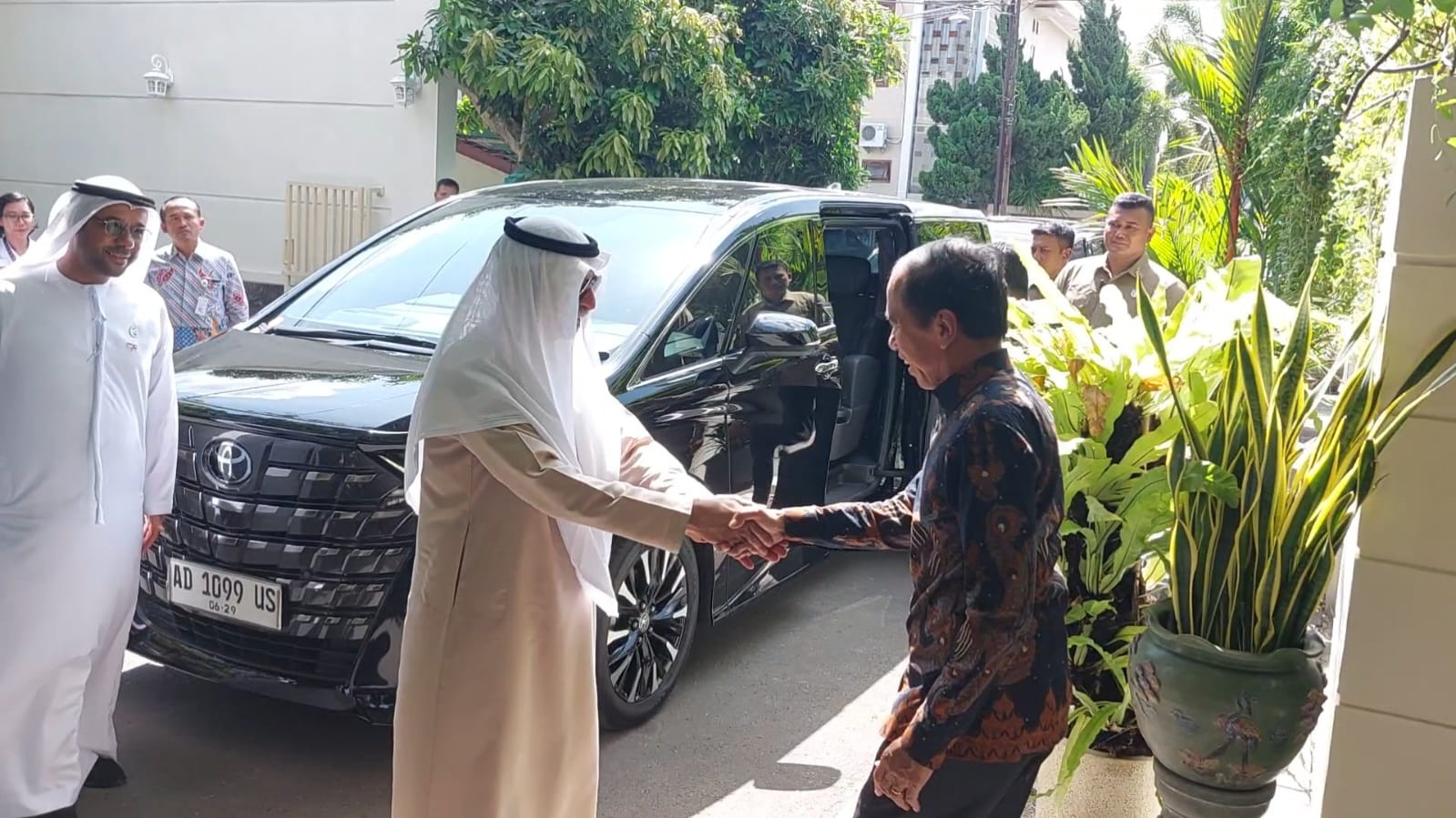 Menteri UEA Kunjungi Rumah Jokowi usai Tinjau Proyek Rumah Sakit di Solo