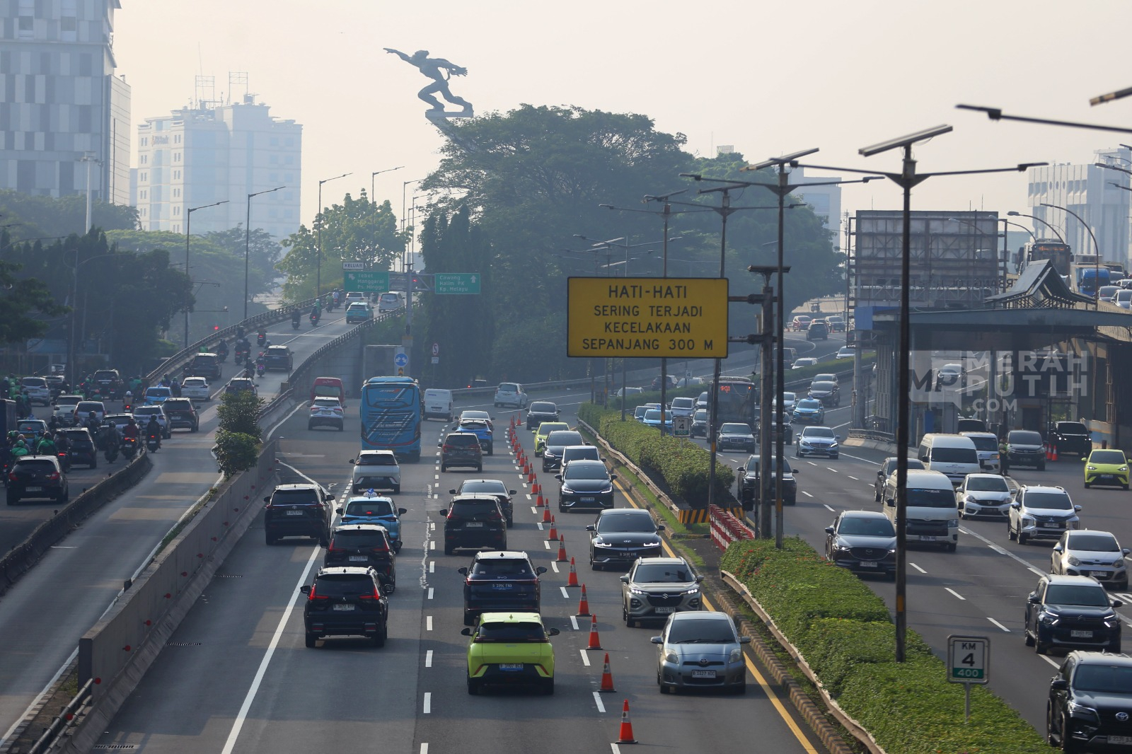 Urai Kemacetan, Rekayasa Lawan Arah Kembali Diberlakukan di Tol Dalam Kota