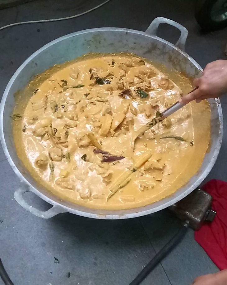  Kari ragit dari santan dengan banyak bumbu. (Foto: instagram.com/sarapan_palembang)