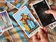Ramalan Zodiak Tarot Hari Ini 20 Oktober 2026: Zodiak Kamu Punya Kejutan Apa?
