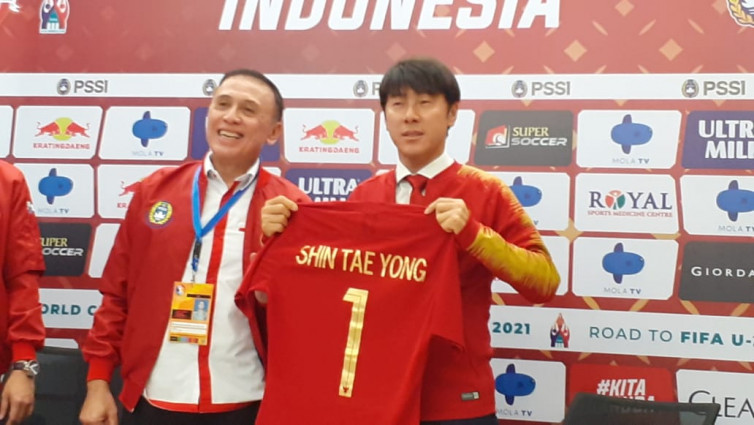 Ketum PSSI Minta Shin Tae-yong tak Contoh Kebijakan Luis Milla