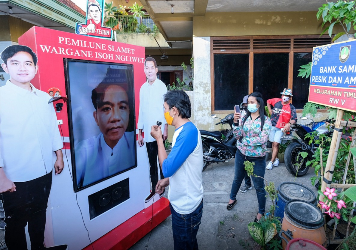 Gibran Kampanye Daring, Warga Keluhkan Bantuan UMKM Rp2,4 Juta Tak Kunjung Cair