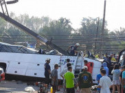 Bus Angkut Wisatawan Tiongkok Kecelakaan, Sopir Tewas, 17 Cedera