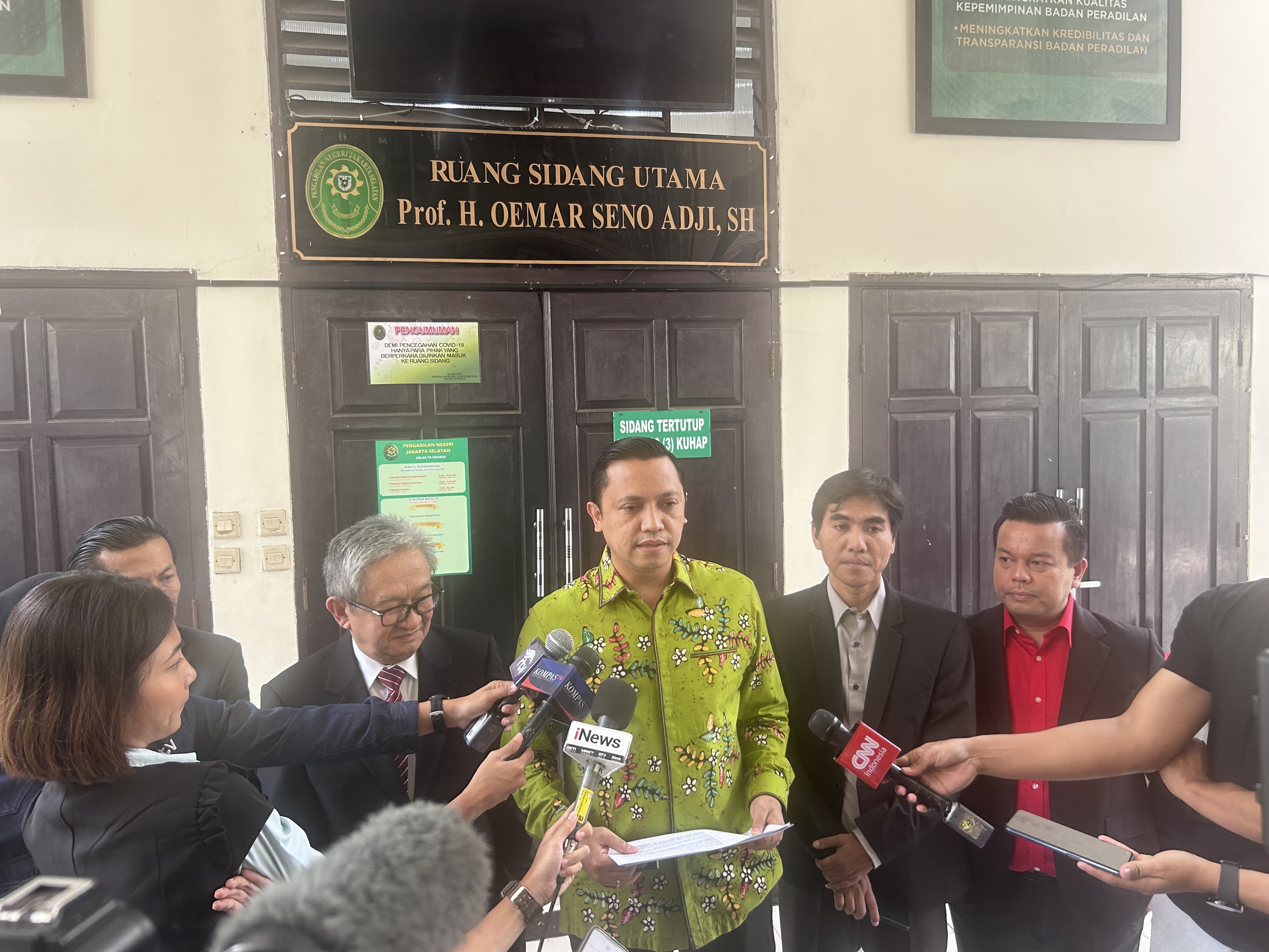 Kubu Sekjen PDIP Hasto Sebut Hukum di Indonesia Tengah Dipermainkan