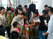 Prabowo Mendadak Kunjungi Warga Eks Bantaran Rel di Senen, Suasana Malam Jadi Haru