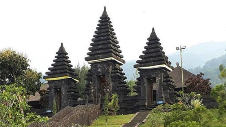Pura Parahyangan Agung Jagatkarta, Berada dalam Kesejukan Gunung Salak