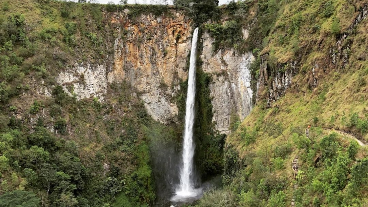 Cantiknya Air terjun Sipiso-piso, Salah Satu Sumber Air Danau Toba