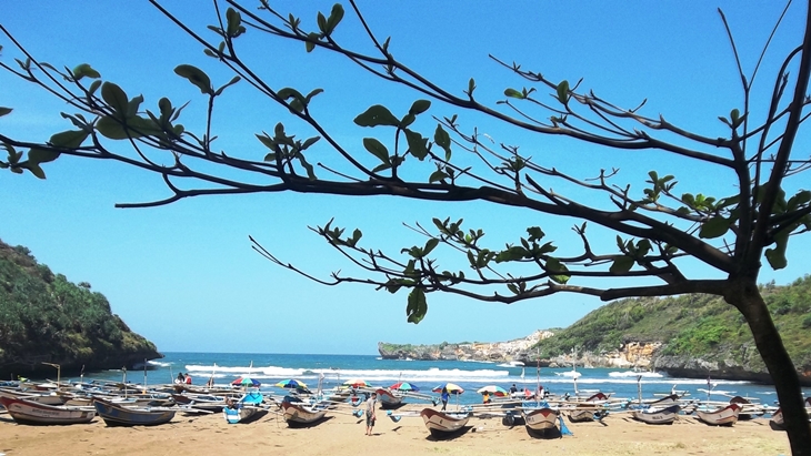 Nekat Masuk ke Pantai Selatan, Puluhan Wisatawan Diminta Pulang