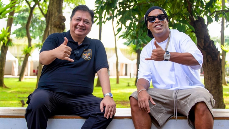Bertemu dengan Ronaldinho, Airlangga Sebut Indonesia dan Brazil Punya Iklim Sama