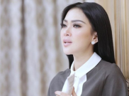 Yuk Intip 4 Pose Manja Syahrini Pakai Baju Handuk
