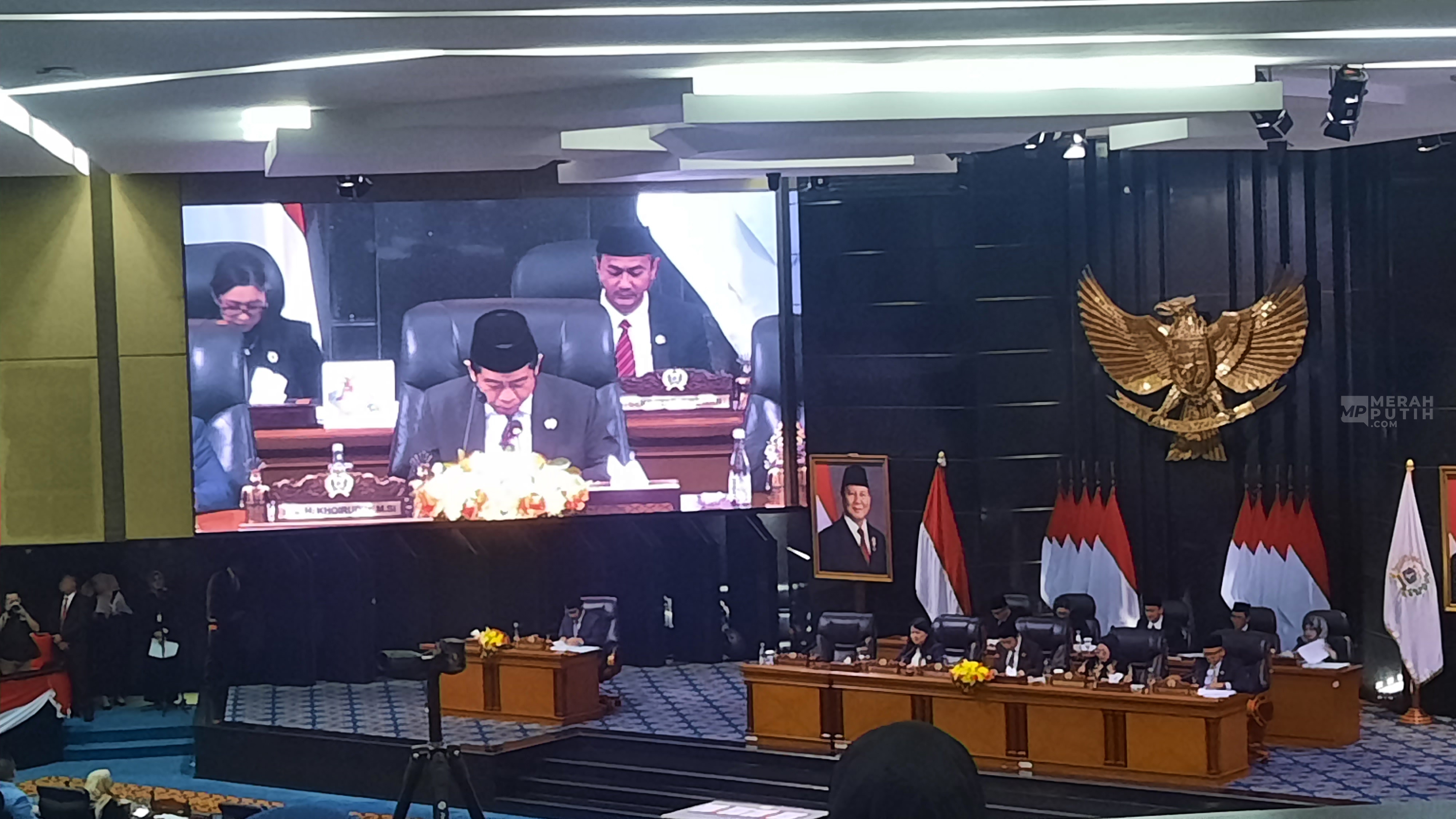 Ketua DPRD DKI Tetap Ketok Raperda APBD 2026, Sempat Dihujani Interupsi