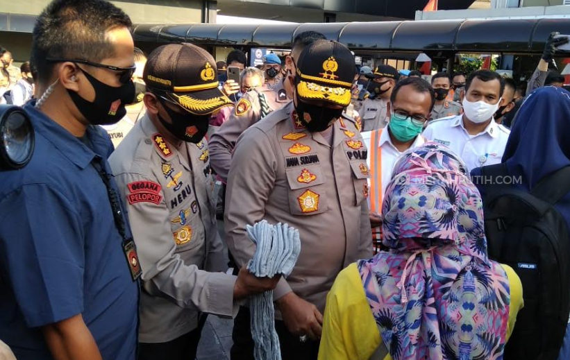 Sidak ke Stasiun Tanah Abang, Kapolda Metro Soroti Kerumunan Antrian Penumpang