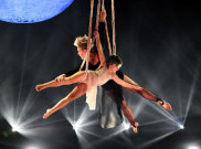 Pink Tampil Akrobat Bersama Putrinya di Panggung BBMA 2021