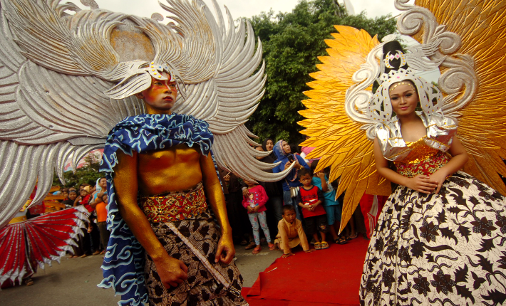 Menteri Jonan Kagumi Parade Budaya dan Bunga Surabaya 