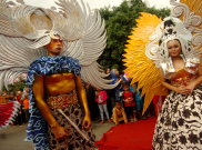 Menteri Jonan Kagumi Parade Budaya dan Bunga Surabaya 