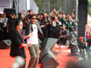 Bikin Kejutan di Hajatan Rakyat Bandung, Kaka Slank Ajak Megawati Joget