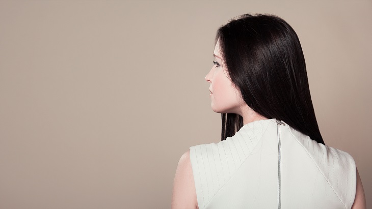 Mengenal Lebih Dalam Tren Warna Rambut Monoton